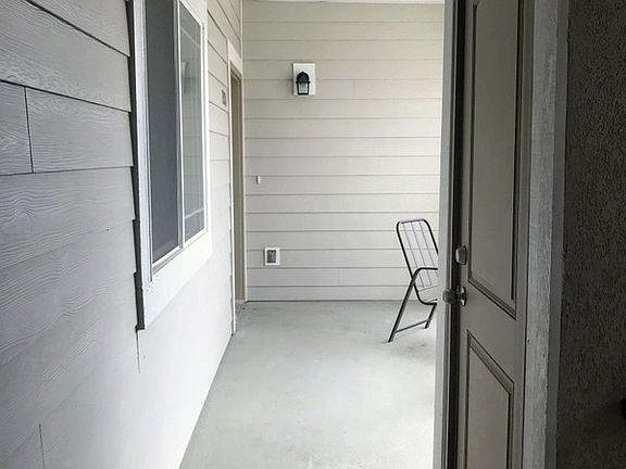 3rd image of 213 W Ridge Rd