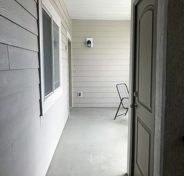 213 W Ridge Rd — Photo 3