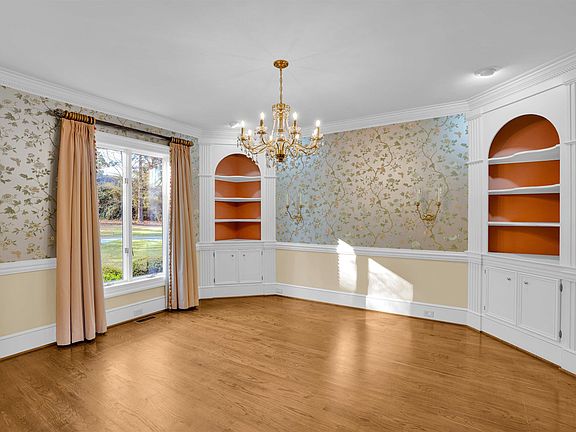3rd image of 136 Fishers Shore Rd