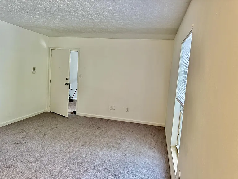 500 49th St SE — Photo 3