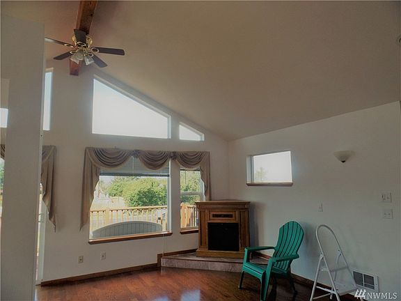 3rd image of 526 Ocean Shores Blvd SW