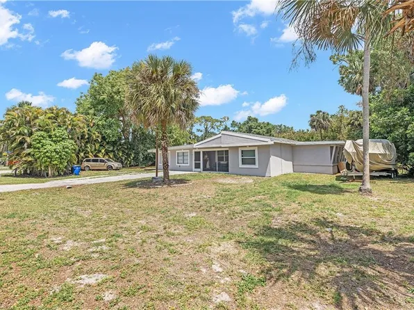 2030 Flamingo DR, NORTH FORT MYERS, FL 33917