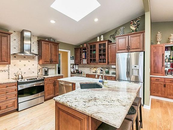 2nd image of 121 Spyglass Ln