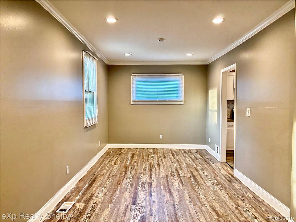 385 S Marshall St, photo 6