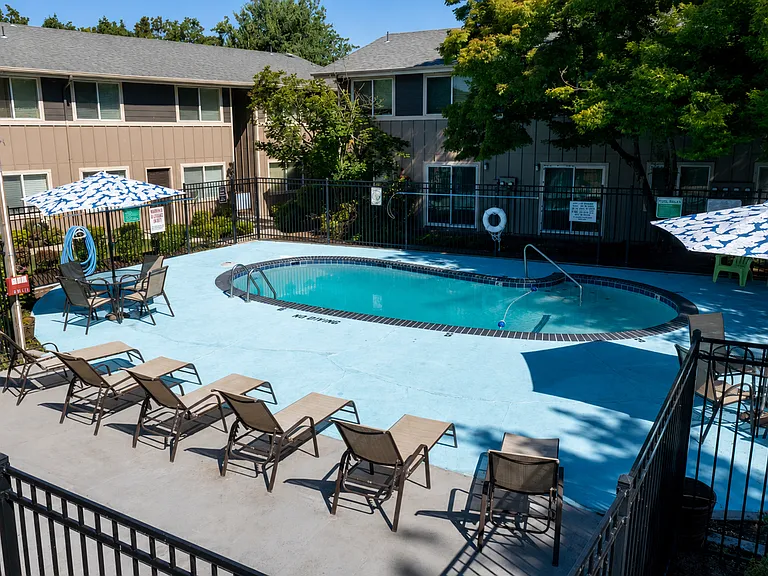 Fountain Court Apartments — Photo 17