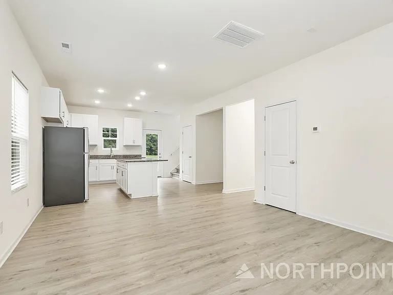 4105 Snyder Dr — Photo 4