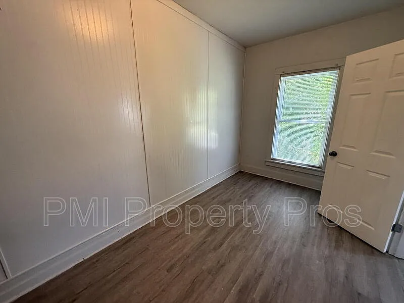 2 bed, 1.0 bath, $1,200 — Photo 3