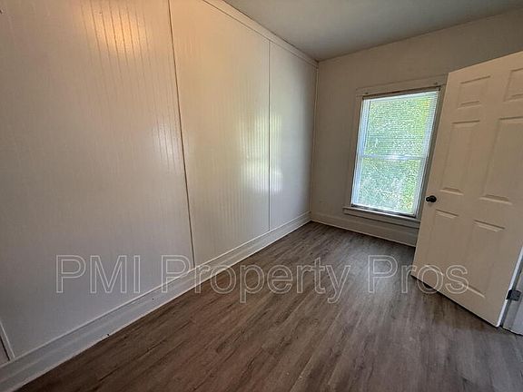 3rd image of 2439A N Dr William Finlayson St