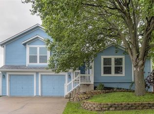 968 E Cottage Creek Dr, Gardner, KS 66030