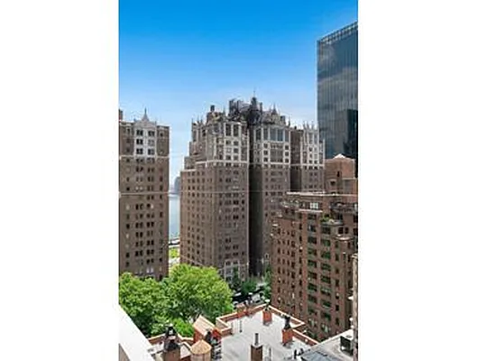 Sold by Douglas Elliman | media 8