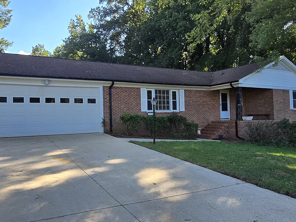 6303 Stockbridge Ct