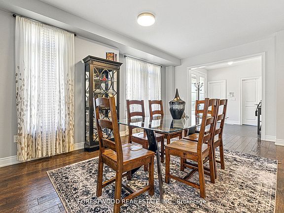 5th image of 634 Sweetwater Cres