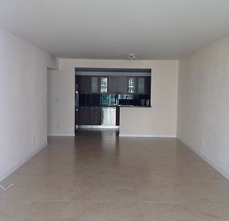 4th image of 19390 Collins Ave APT 1008