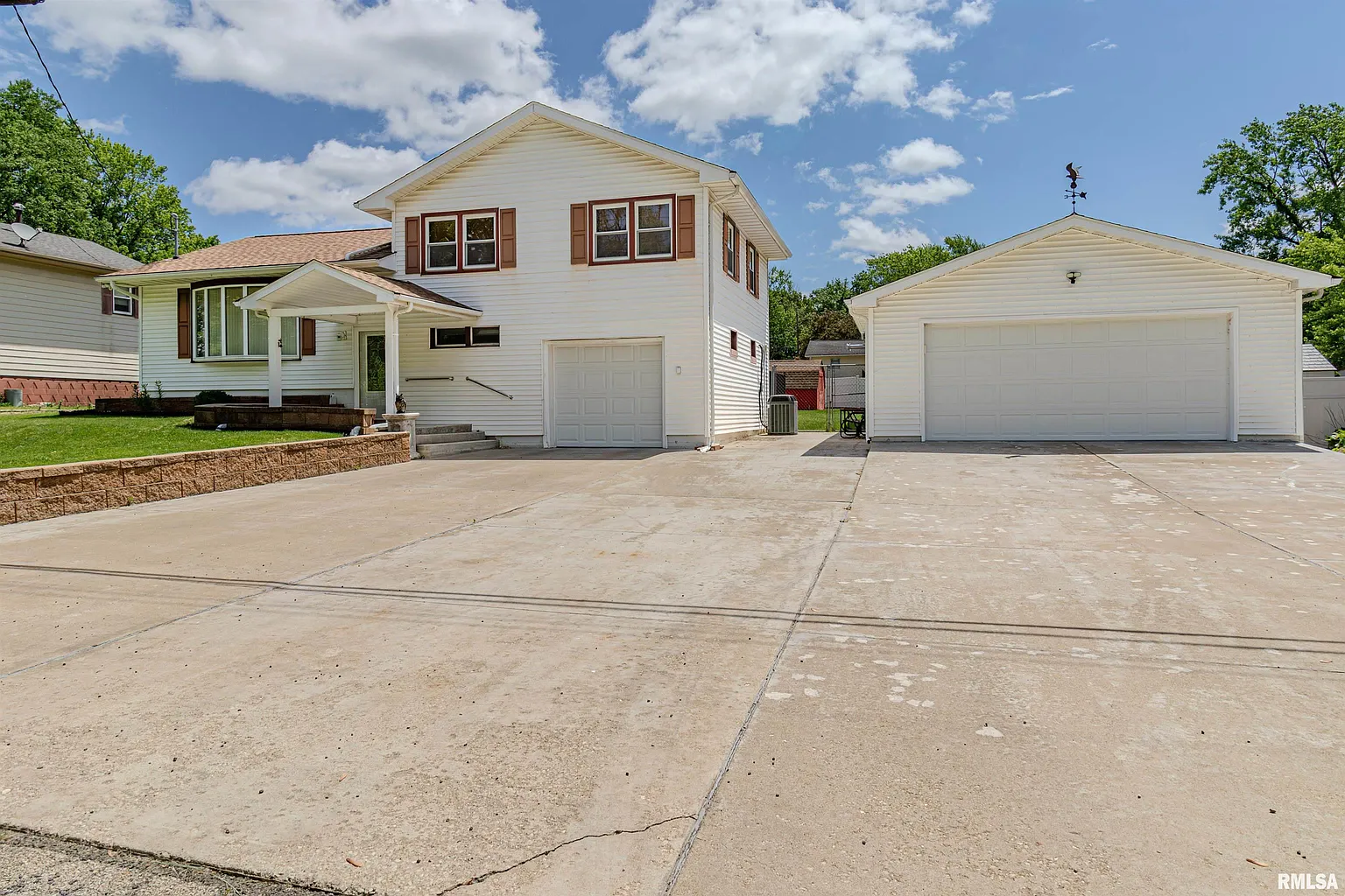 2024 N Park Ave photo 1