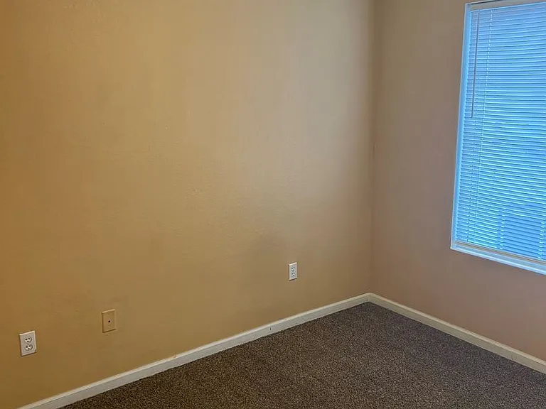 201-215 Lookout Ct — Photo 5