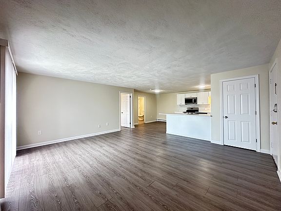 3rd image of 300 Smithfield Rd APT B5-36