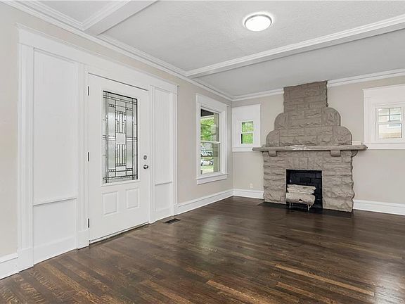 3rd image of 4032 S Benton Ave