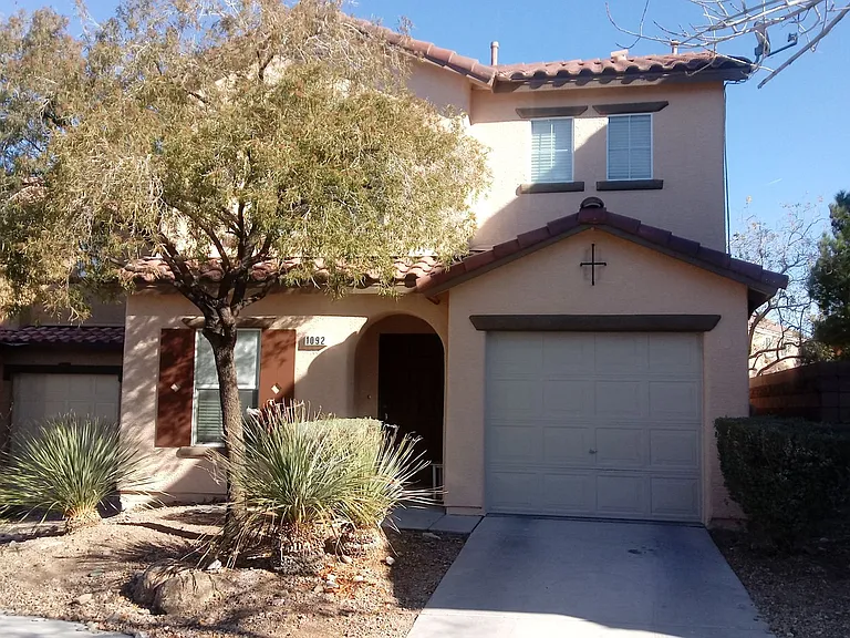 1092 Paradise Coach Dr #1 — Photo 8