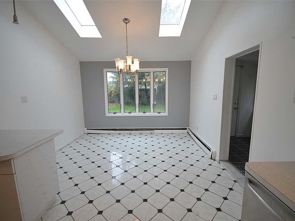 4th image of 51 Sycamore Ln