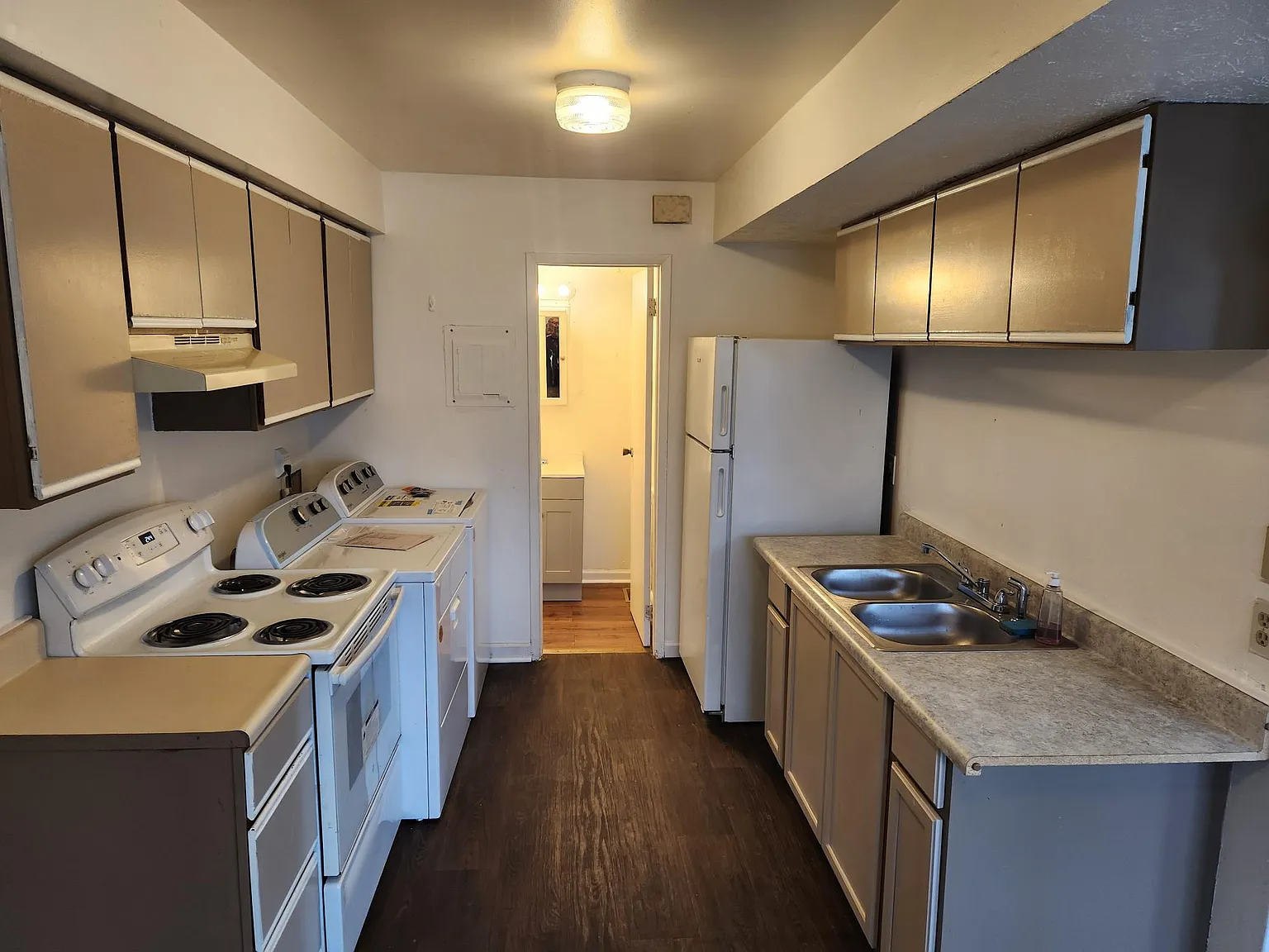 2 bed, 1.5 bath, 1012 sqft, $1,400 — Photo 3
