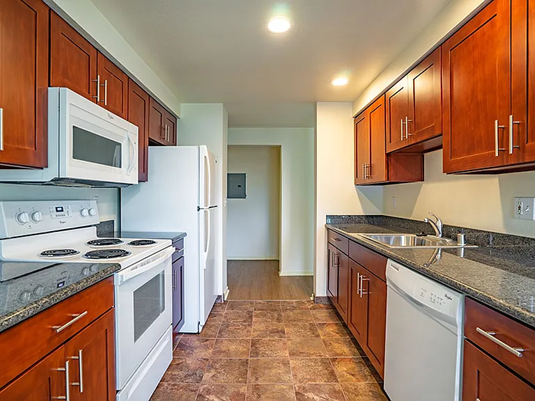 6th Ave Apartments — Photo 35