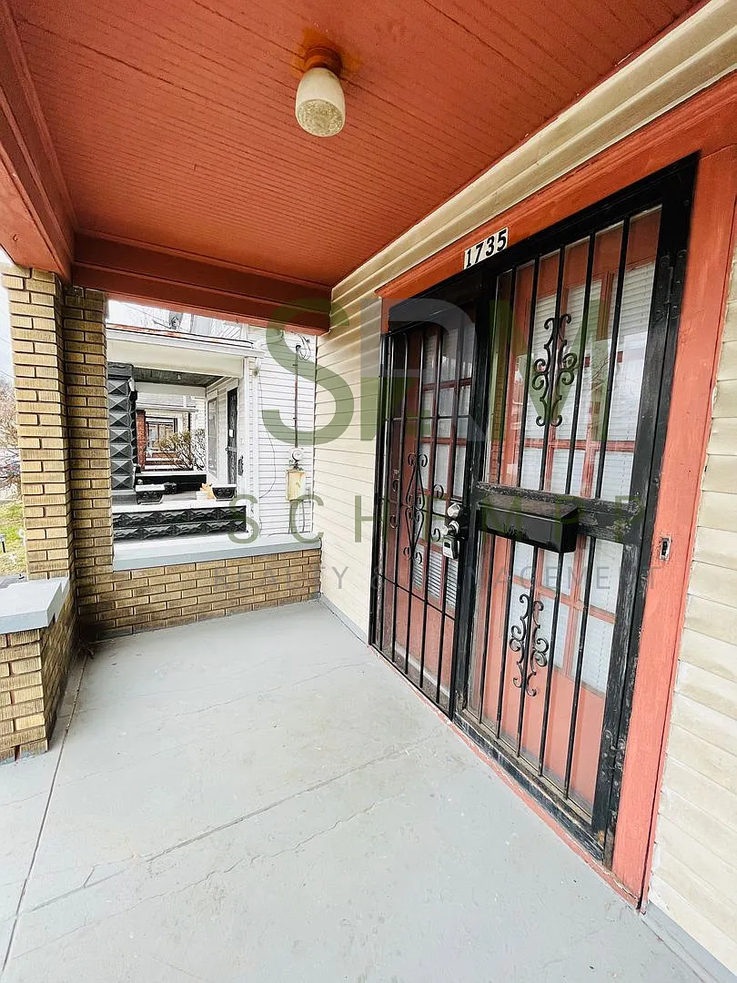 Two Bedroom House with Detached Garage-Section 8 Accepted — Photo 2