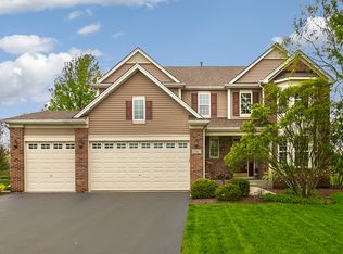 1140 Dorr Dr, Sugar Grove, IL 60554