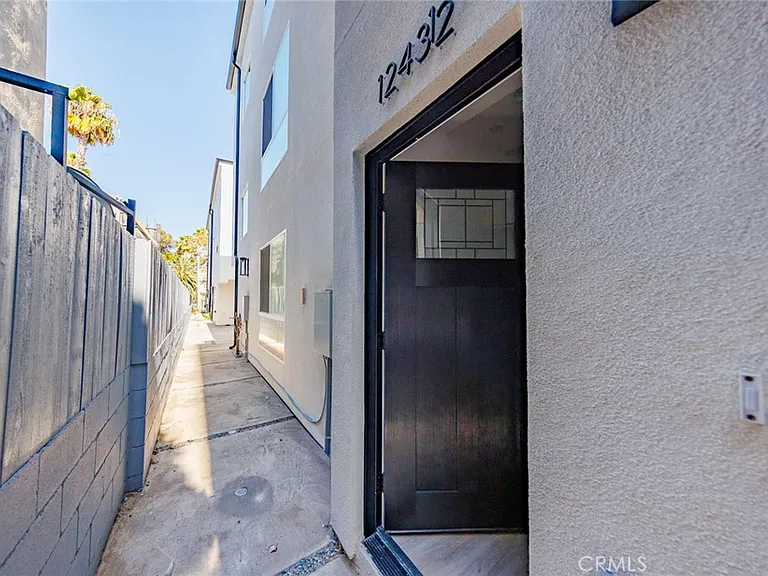 1243 N Sycamore Ave — Photo 11