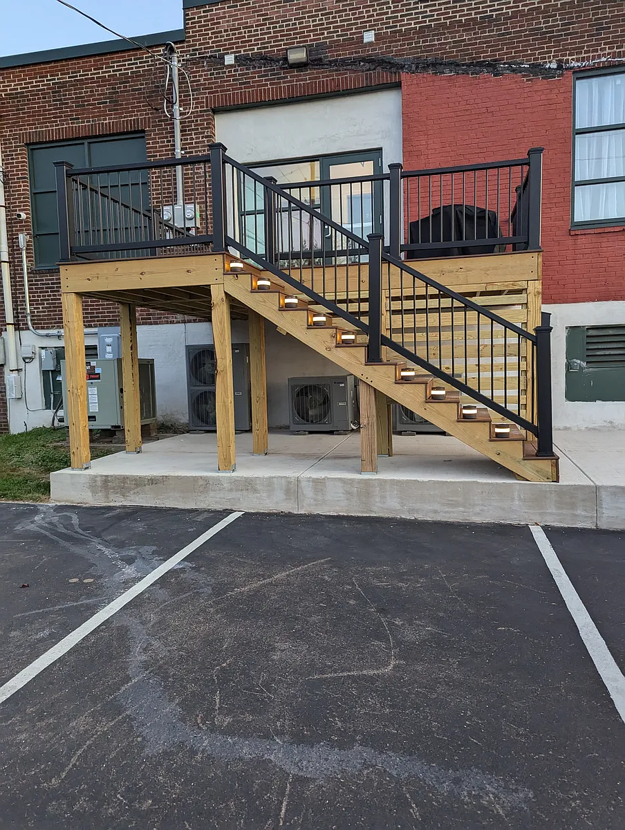 Building Photo - 353 Main St #201