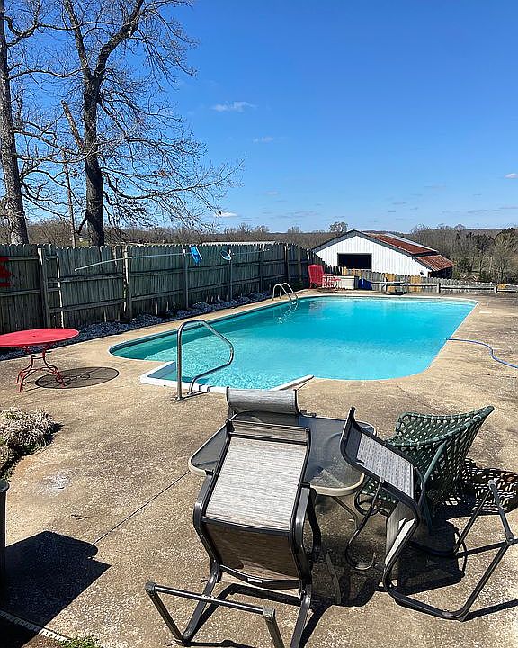 2nd image of 2570 Walnut Grove Rd
