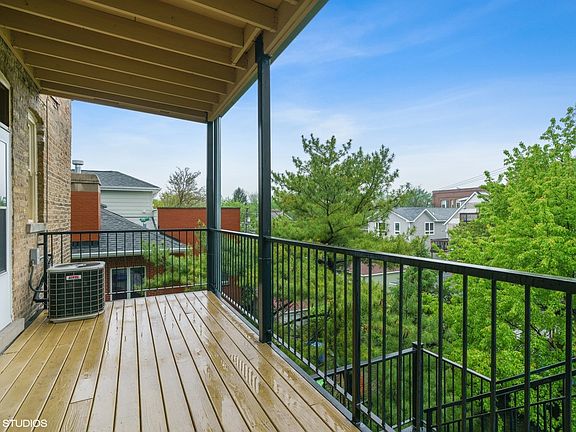 2nd image of 4048 W Warwick Ave #2E