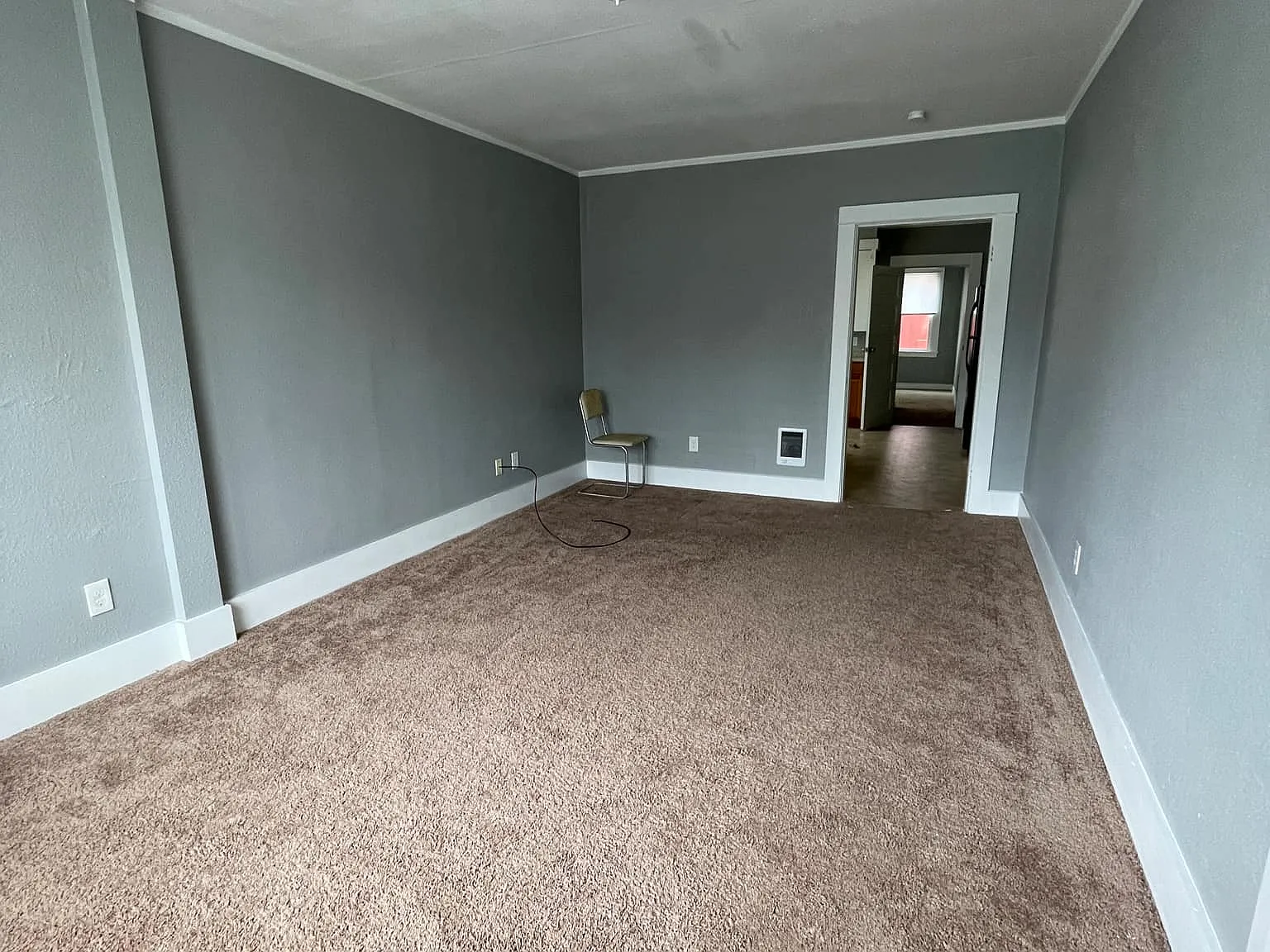 1 bed, 700 sqft, $1,100 — Photo 3