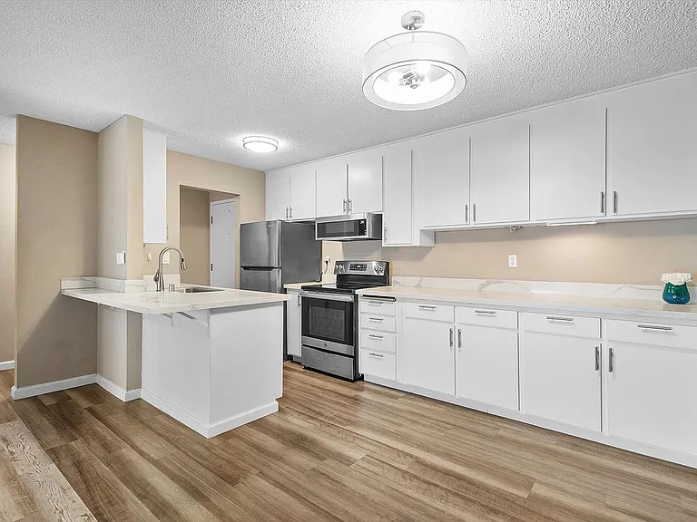 960 Shorepoint Ct #205 — Photo 8