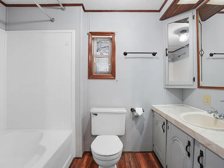 312 Queens Rd — Photo 12
