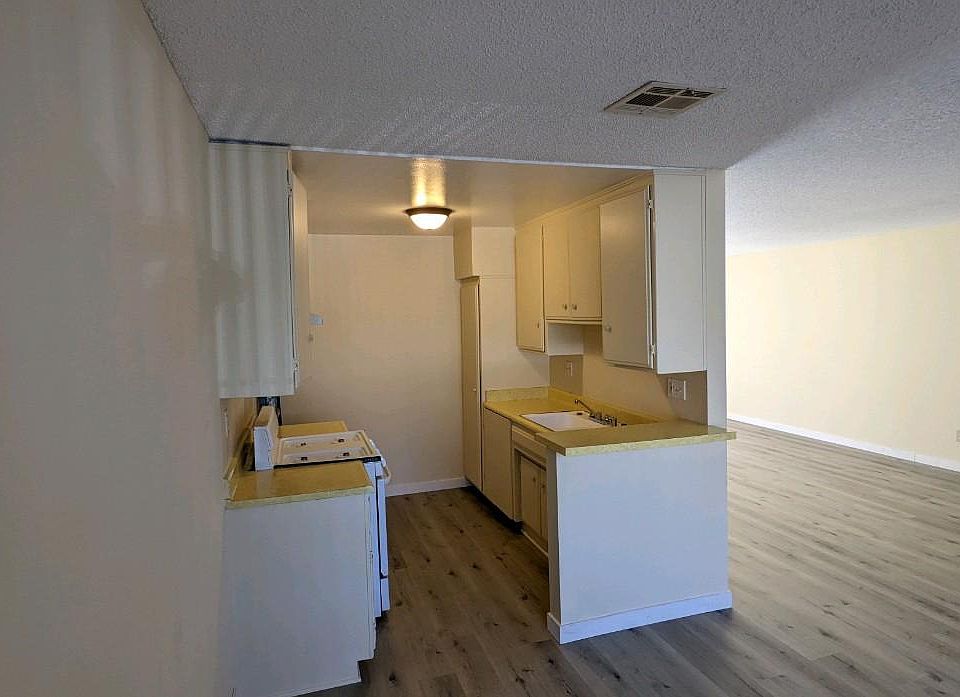 1st image of 7361 Corbin Ave #5