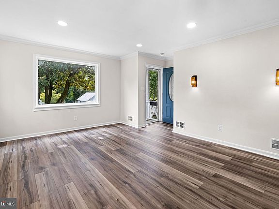 5th image of 5522 Bosworth Ave