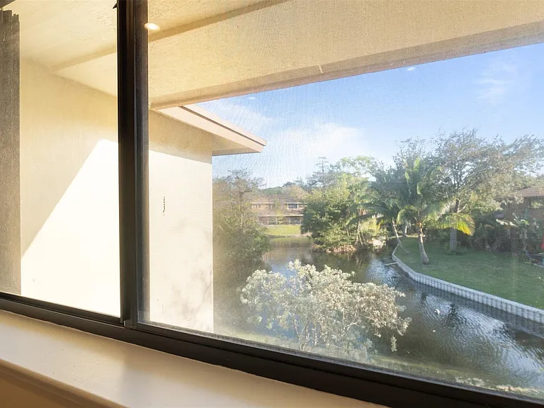 6094 Live Oak Ct #B — Photo 4