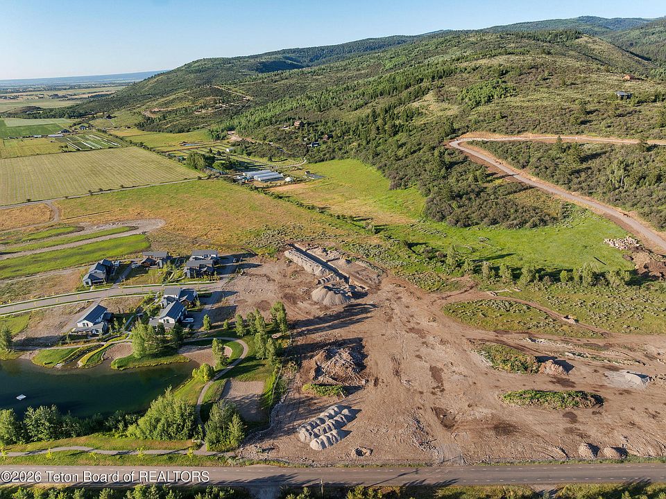 2nd image of 9243 Fossil Mountain Dr