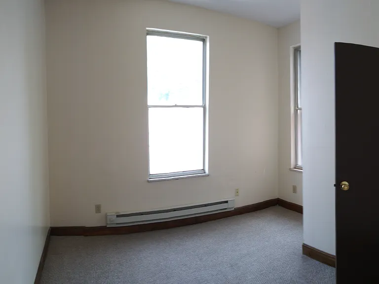 215 Albion Pl — Photo 5