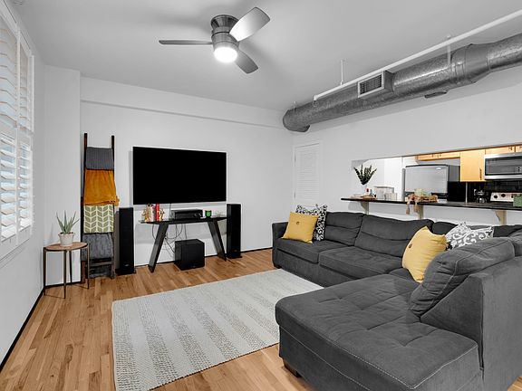 5th image of 700 Church St APT 208