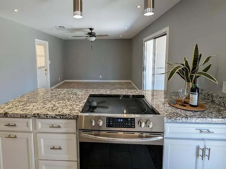 1711 S Hardy Dr — Photo 11
