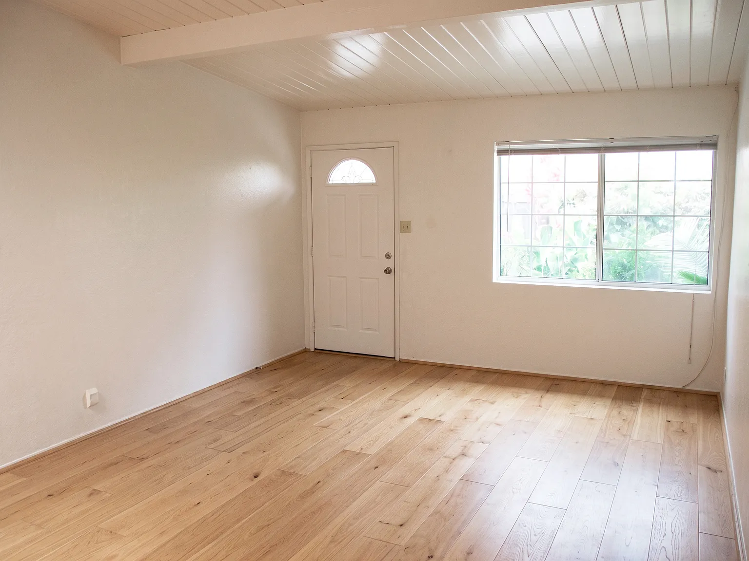 4 bed, 1100 sqft, $11,200 — Photo 3