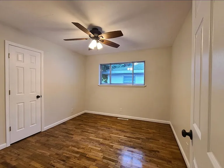2537 N Johnston Ave — Photo 3