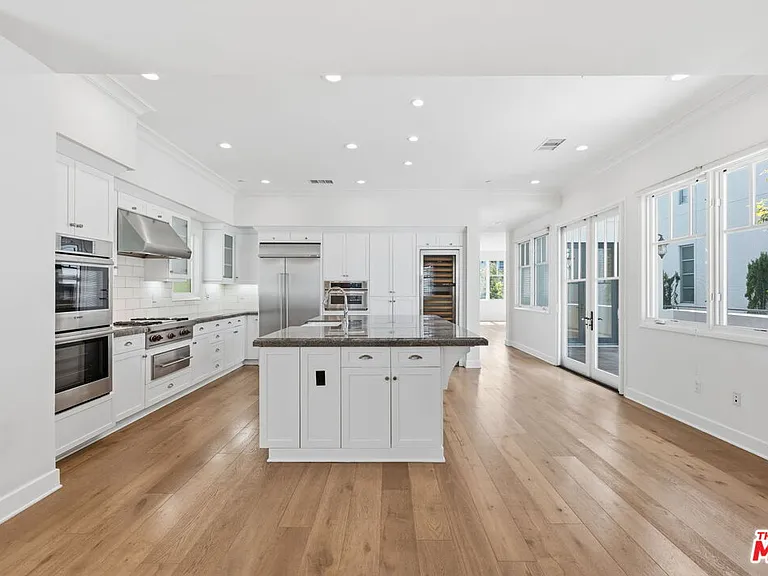 13079 Bluff Creek Dr — Photo 19