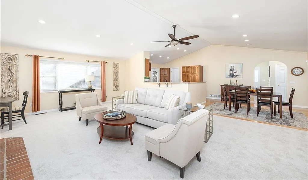 3 bed, 2.5 bath, 1905 sqft, $2,875 — Photo 3