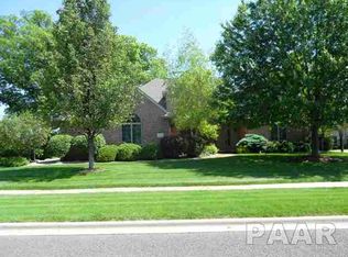 1021 Hillcrest Dr, Washington, IL 61571