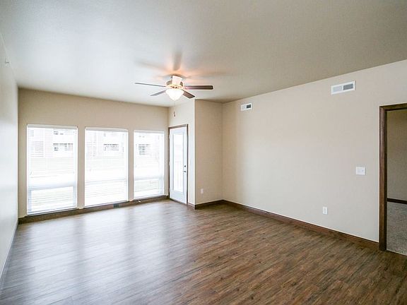 5th image of 405 Ashley Ct Unit 310