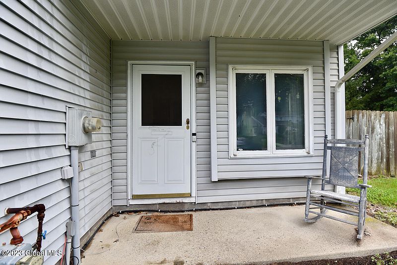 4th image of 70 Tallow Wood Drive