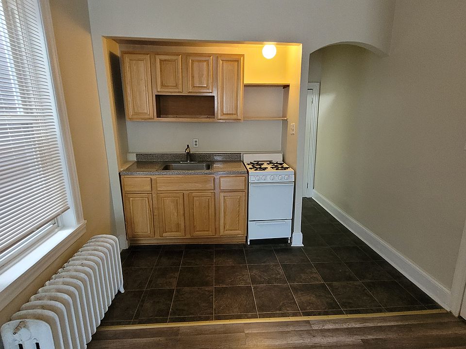 Livingroom/Kitchen (Refrigerator not shown)