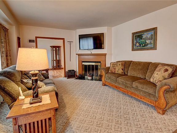 3rd image of 303 Walnut St